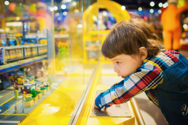La Société Canadienne d'ophtalmologie rappelle aux consommateurs de prioriser les jouets sécuritaires pour les yeux pendant la période des Fêtes