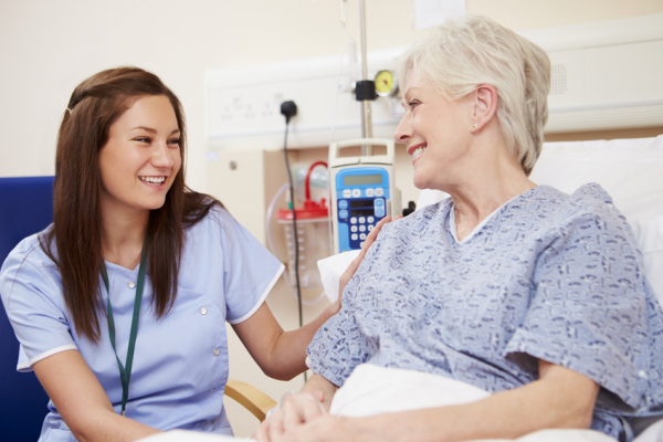 Les hospitalisations poursuivraient leur diminution progressive, tout en demeurant à un niveau élevé