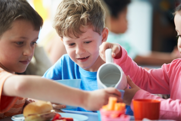 Santé Canada démontre que la santé des enfants lui tient à cœur avec la mise à jour de sa politique en matière d'alimentation