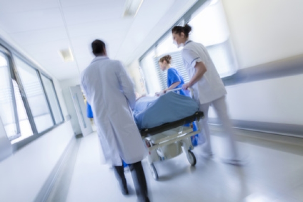Limitation du recours aux agences privées en santé : un pas dans la bonne direction 